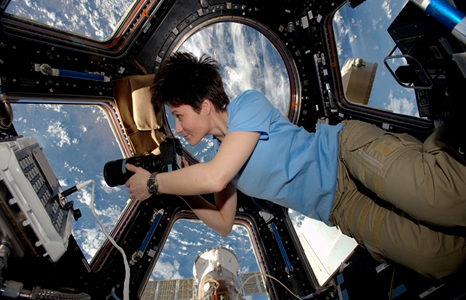 كيف تستقبل الصور المرسلة من محطة الفضاء الدولية بجهاز اتصال لاسلكي؟