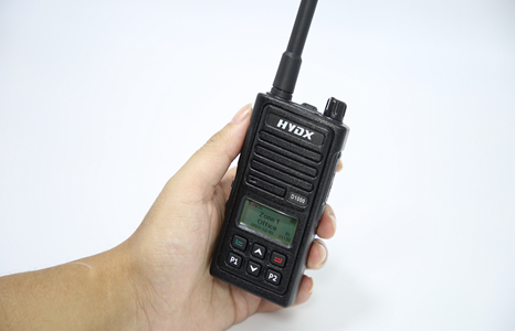 D1000 5W UHF راديو رقمي طويل المدى
    